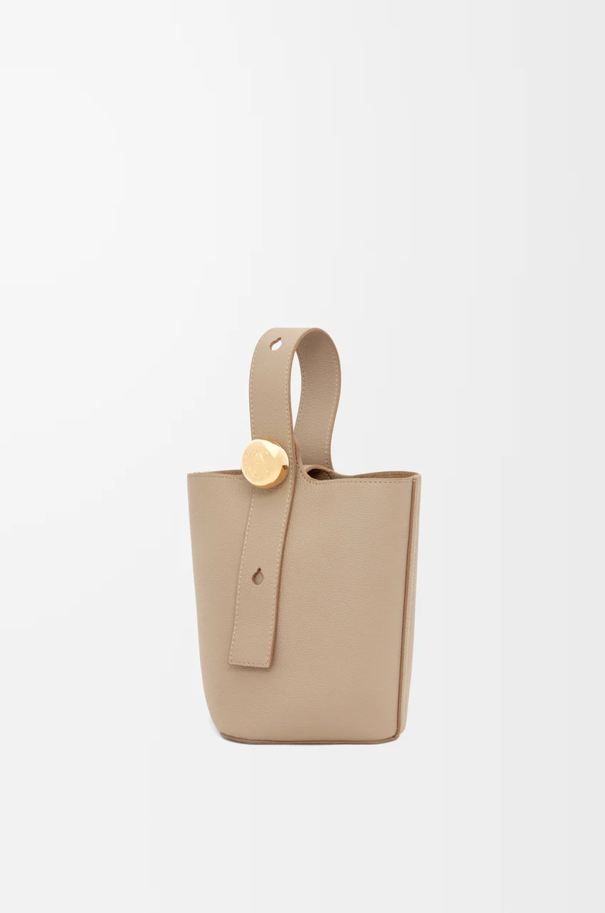 Medium Pebble Bucket in Smooth Calfskin