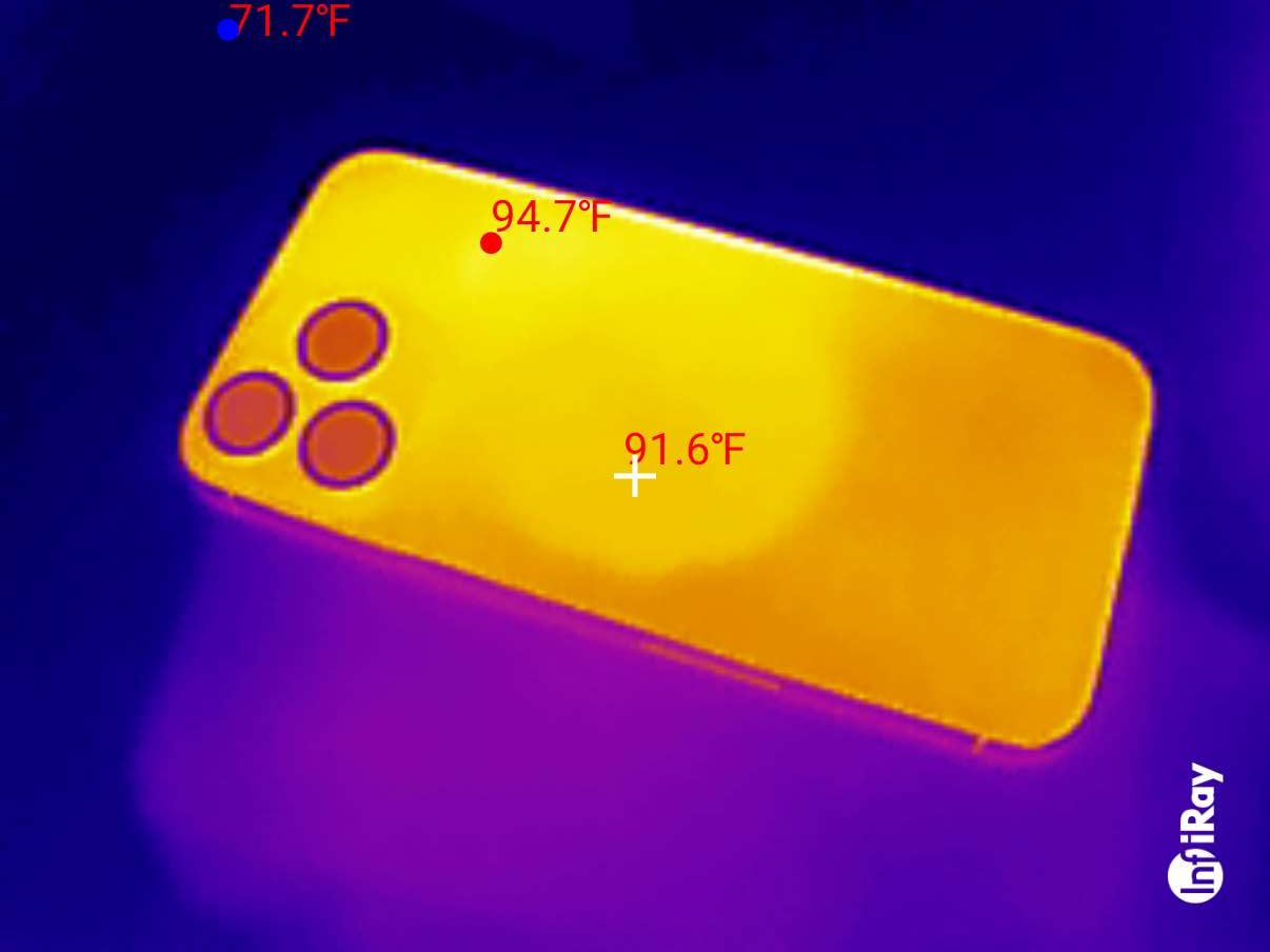 Thermal imaging of iPhone 15 Pro Max while gaming.