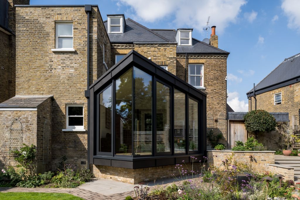 Cantilever extensions: Gravity-defying additions explained | Homebuilding