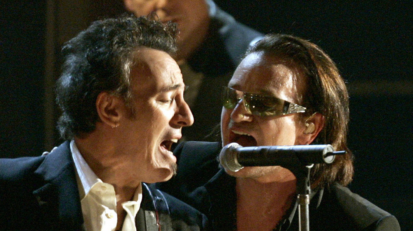 Bono (R) and Bruce Springsteen (L) perform during the Annual Rock and Roll Hall of Fame Induction Ceremony in New York, 14 March 2005