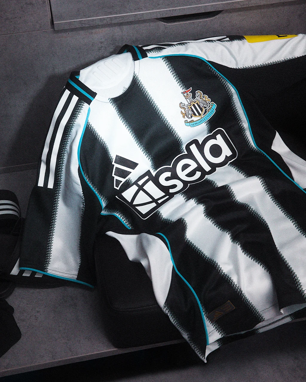 Adidas Newcastle United 2025/26 home kit