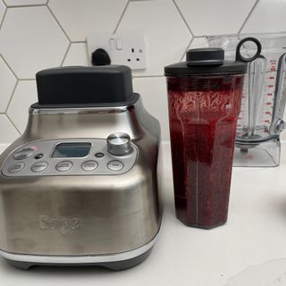Sage Super Q blender containing beetroot and ginger green smoothie
