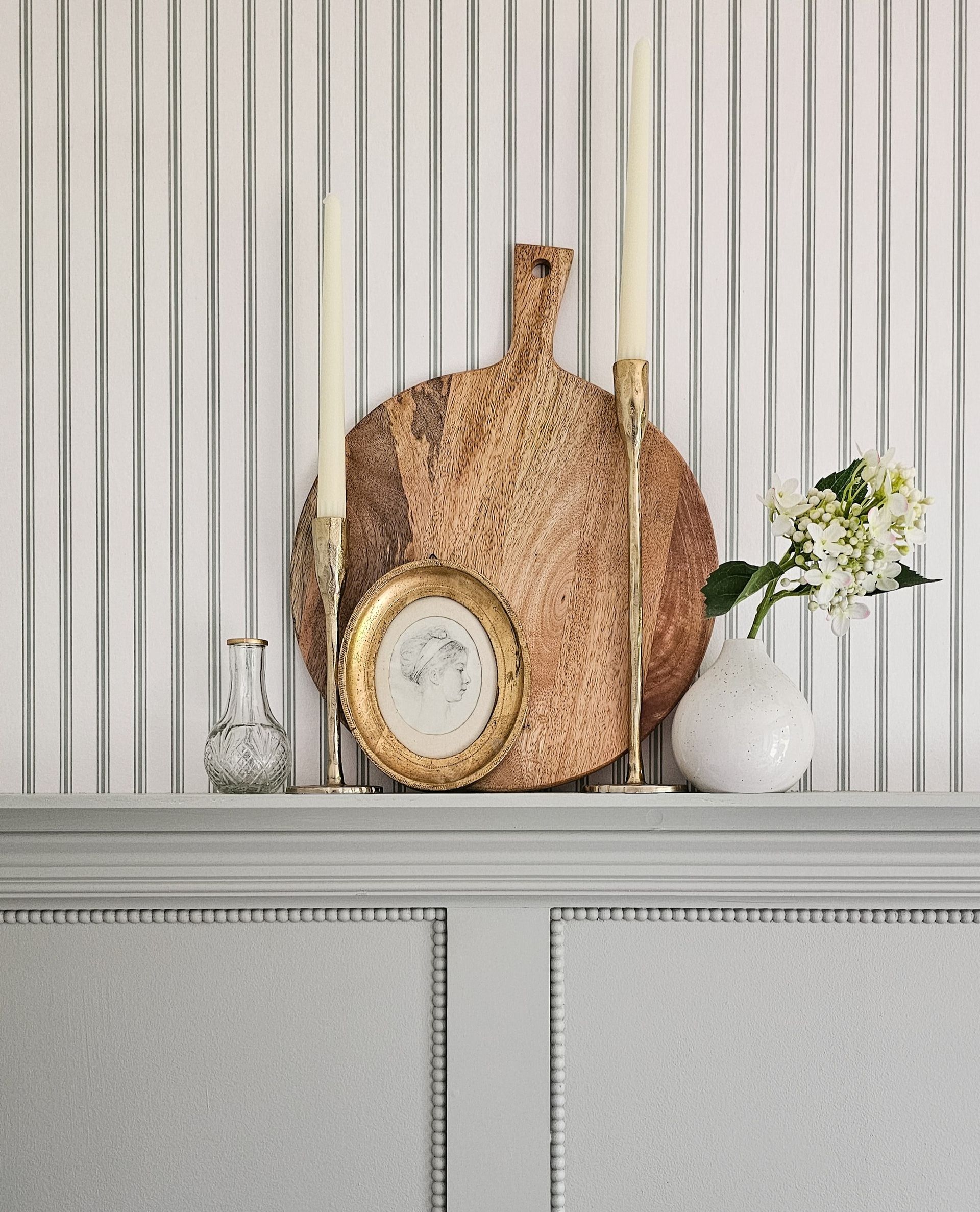 Bobbin trim on wall panel