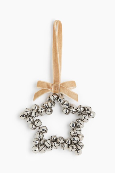 H&amp;amp;M Small star jingle bell wreath in silver