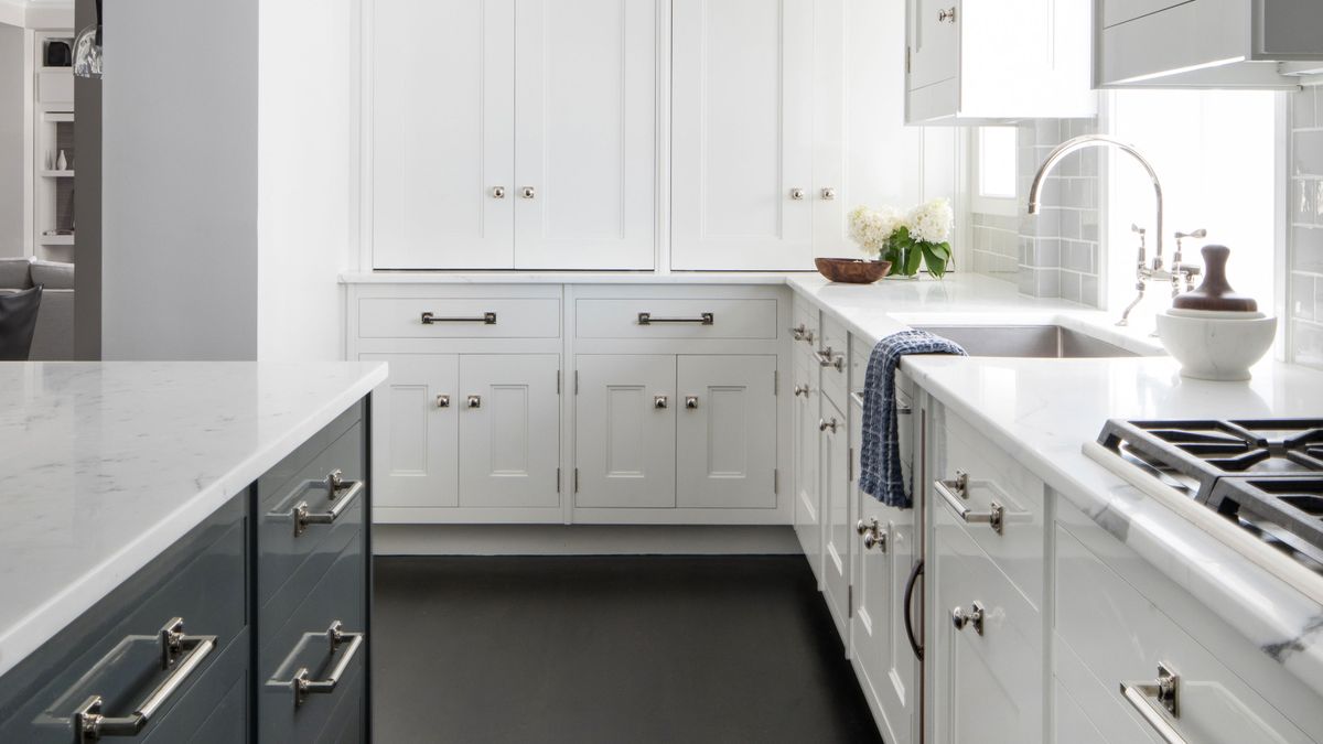 How to pack kitchen items when moving, according to pros | Homes and ...