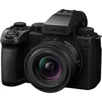 Panasonic Lumix S5 IIX + 18-40mm lens Panasonic Lumix S5 IIX + 18-40mm lens