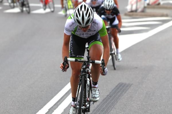 Annemiek Van Vleuten (Nederland Bloeit) stretched her legs at about half-race, before the break was created.