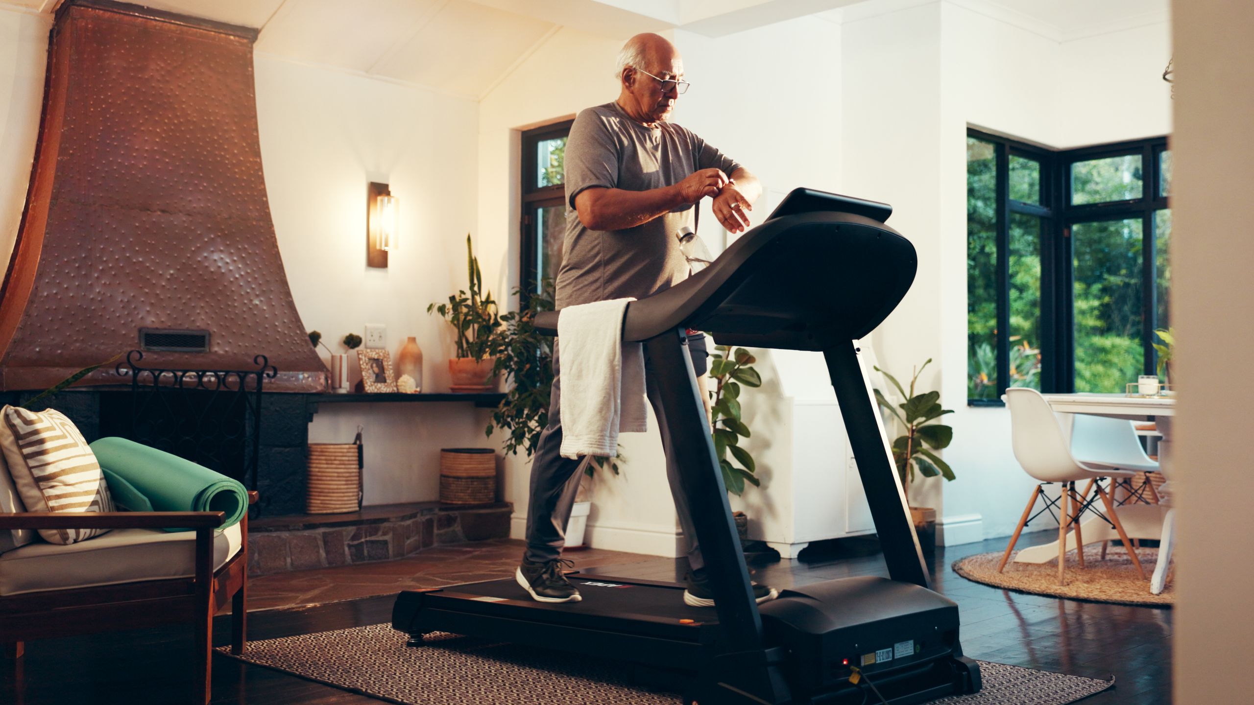 A trainer says this 30-minute treadmill walking workout will help you keep active during winter - Fit&Well