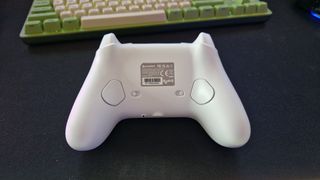 GameSir G7 SE's back side, showing the controller's two back buttons