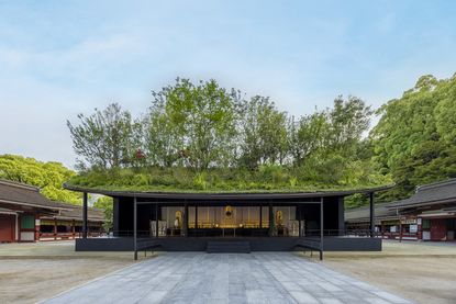 sou fujimoto temporary hall for Dazaifu Tenmangu Shrine with green roof shown from outside in japan