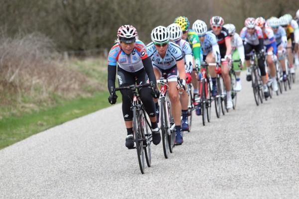 Olga Zabelinskaya (Rusvelo) leads the bunch, she worked hard all race