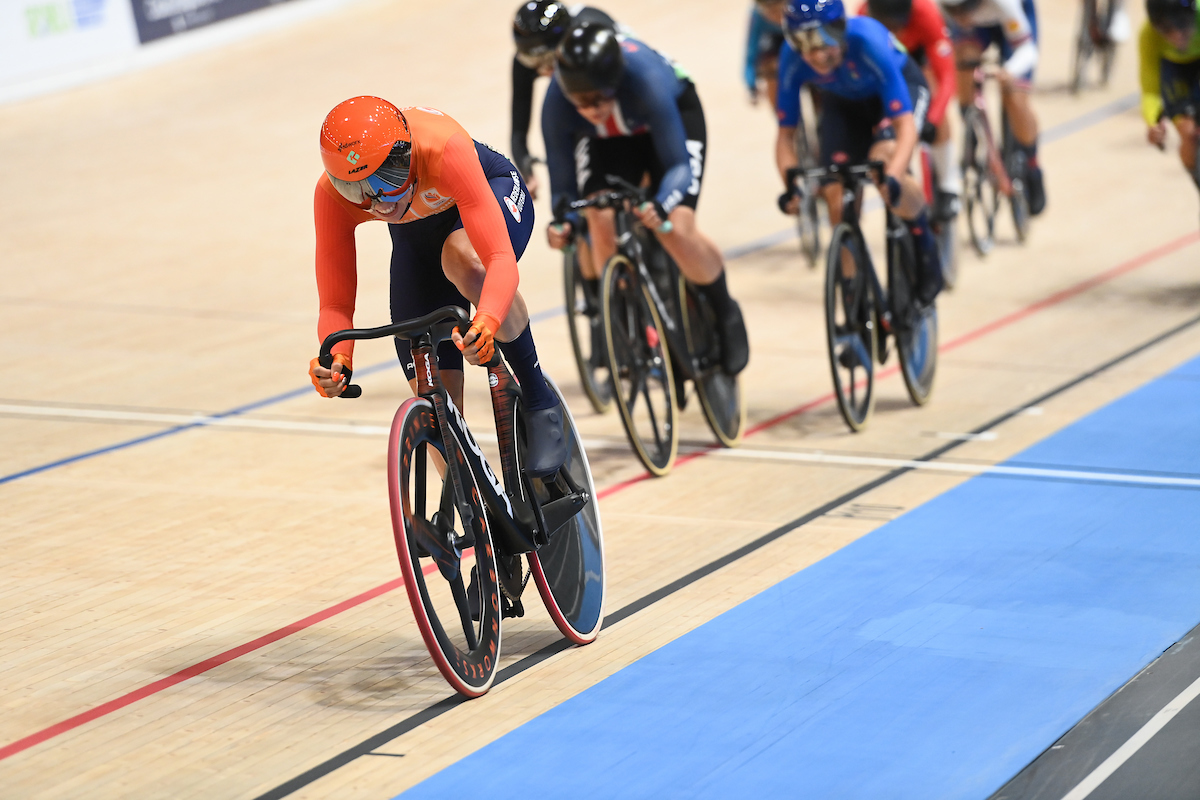 Picture by Simon Wilkinson/SWpix.com - 16/10/2024 - Cycling - Tissot UCI 2024 Track World Championships Ballerup  - Copenhagen, Denmark - Ballerup Super Arena - Women's Scratch Race - Lorena Wiebes (Netherlands)