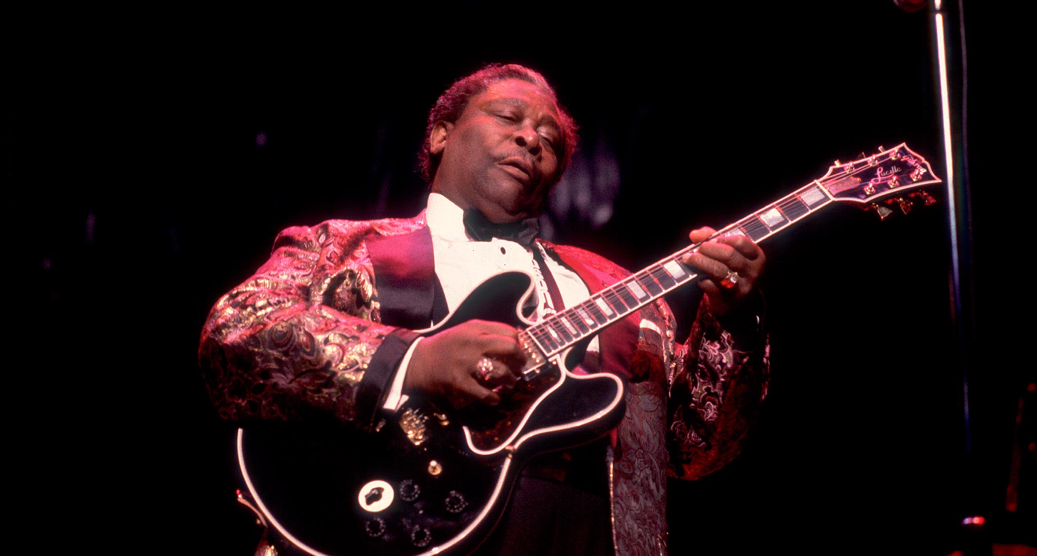 B.B. King performs with Lucille live in 1991.