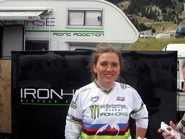 Already resplendent in rainbow stripes, Sabrina Jonnier will add the "bleu, blanc, rouge" jersey to her collection.