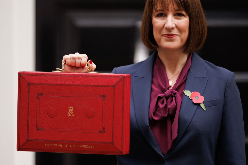 Rachel Reeves holding red box