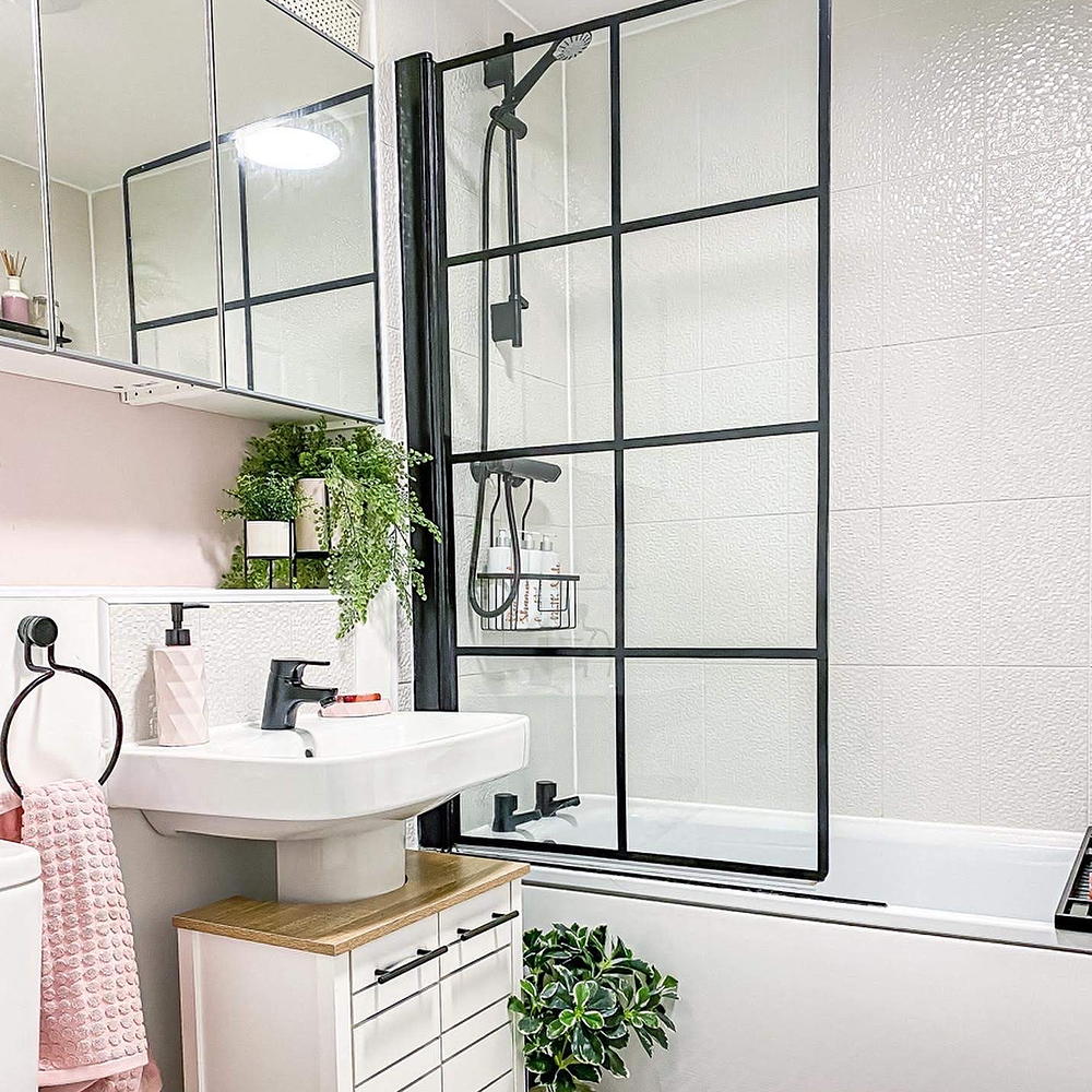 bathroom with bathtub and wash basin