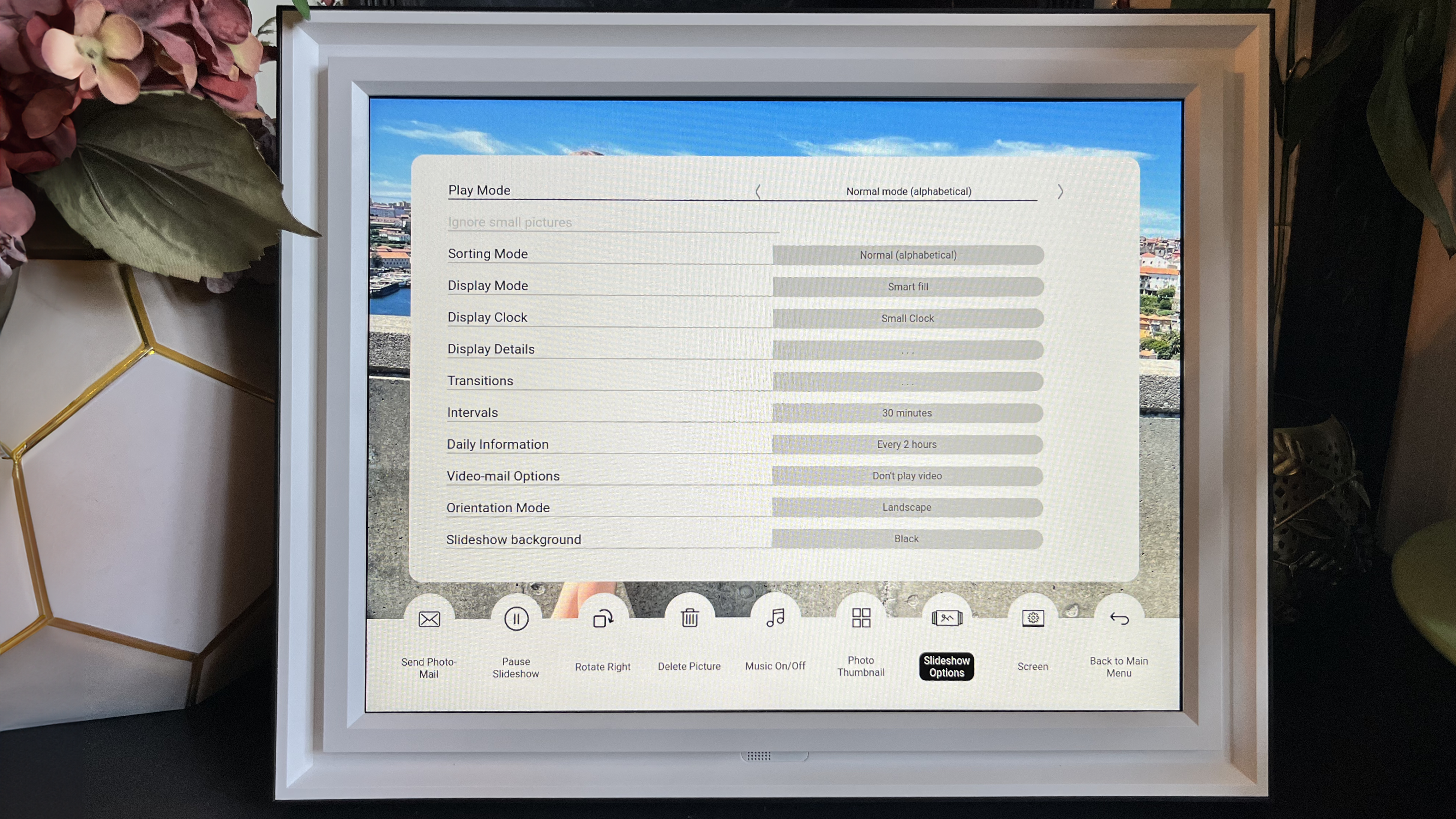 Pix-Star Lux 17-inch showing slideshow options