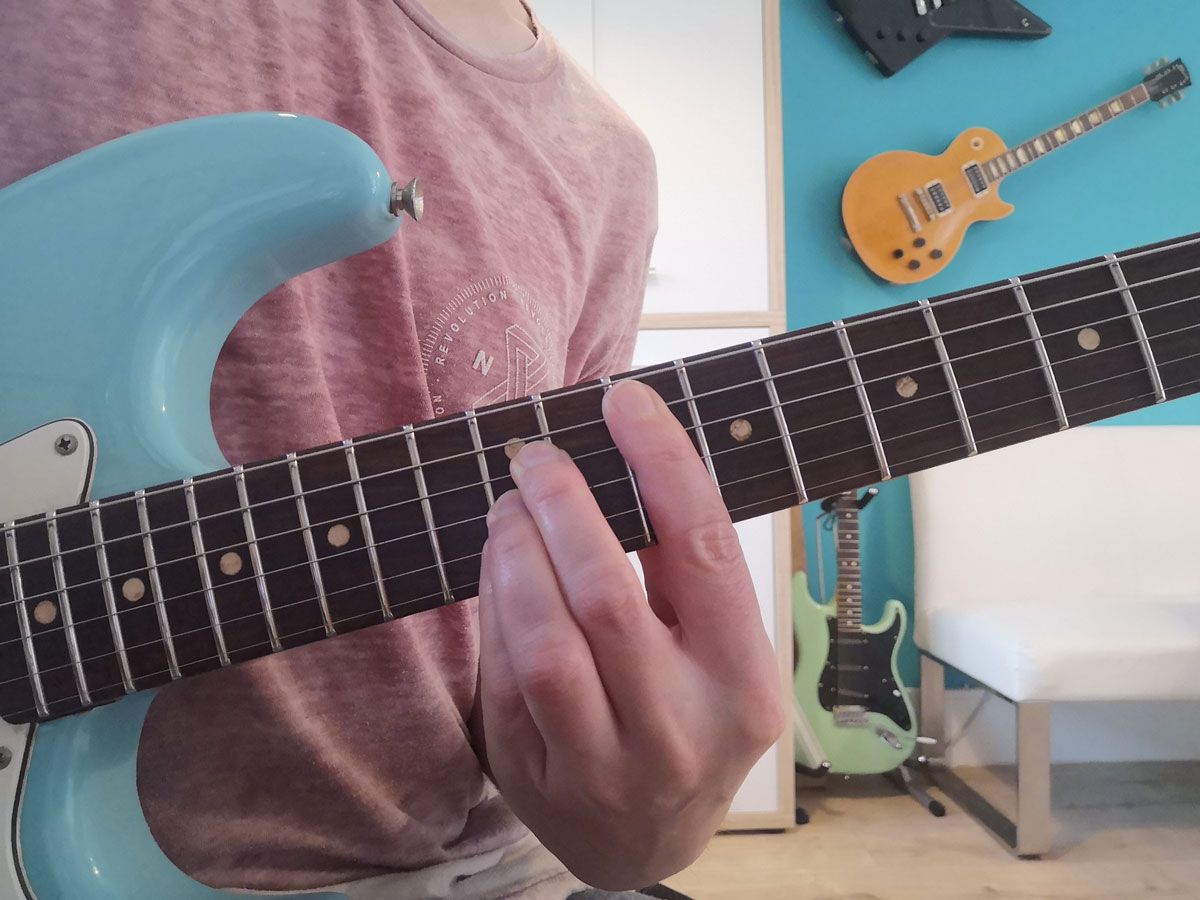 how to play the G chord on guitar
