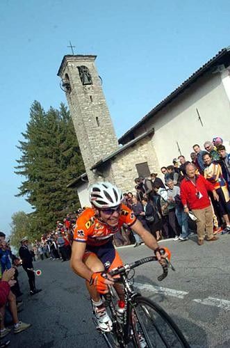 Emanuele Sella (Panaria) tries to get the riders in front of him