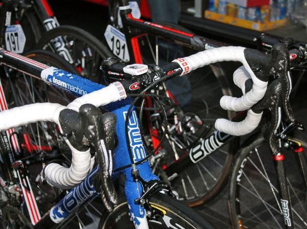 George Hincapie used alloy Easton EA70 bars on his BMC SLR01 Team Machine.
