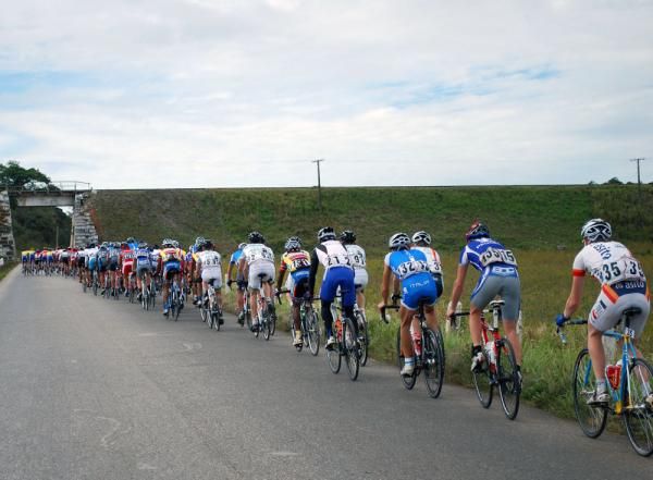 The high pace stretched the peloton