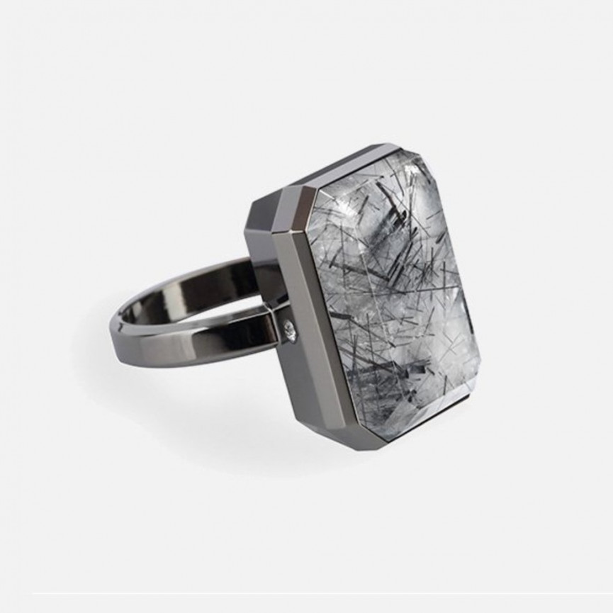 10-pieces-of-wearable-tech-youll-actually-want-to-own-11-1556727194-qXeQ-column-width-inline