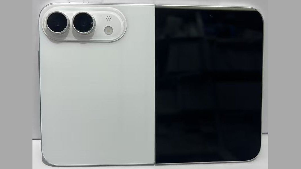 An iPhone Ultra dummy unit