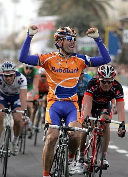 Oscar Freire (Rabobank) celebrates his victory with Rojas (behind on the right) in third.