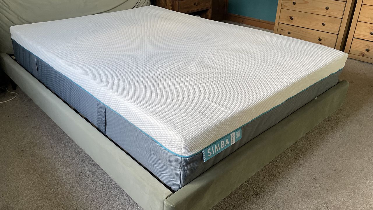 Simba Hybrid Original mattress in reviewer's bedroom