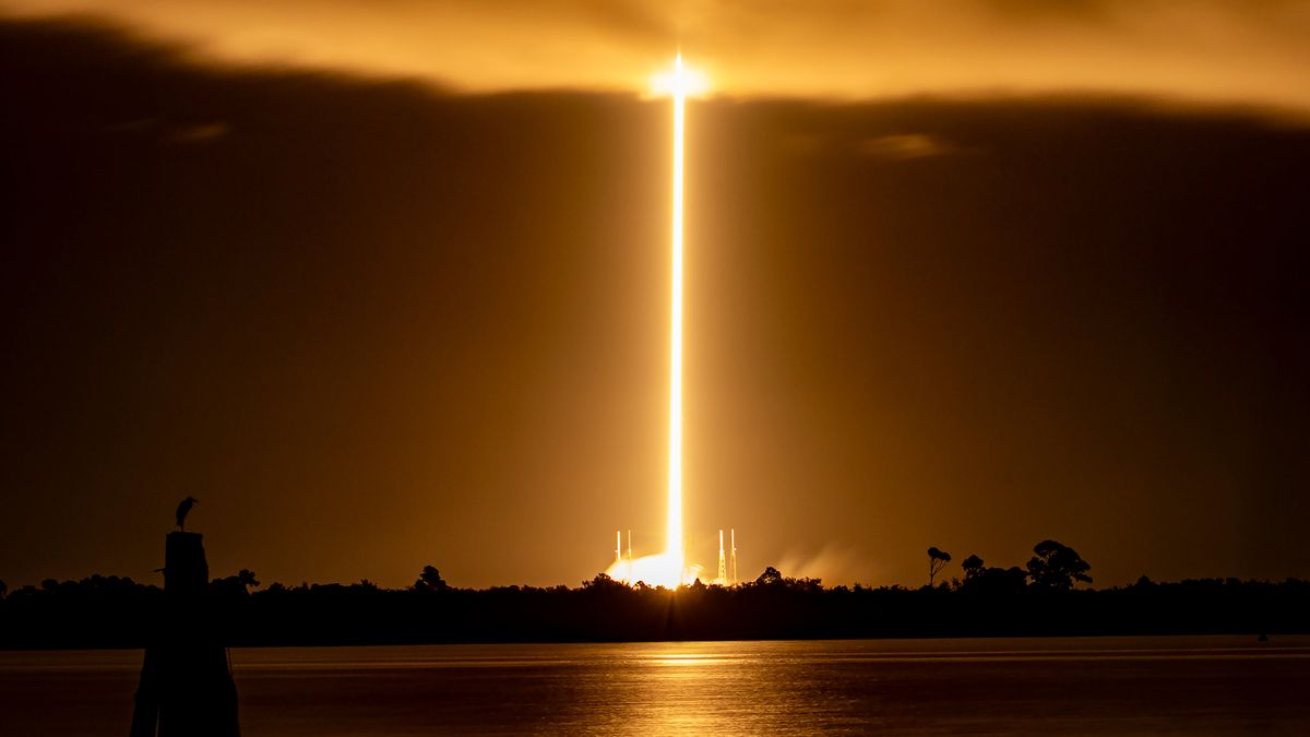 SpaceX lanceert 22 Starlink-satellieten vanuit Florida in een baan om de aarde (video)