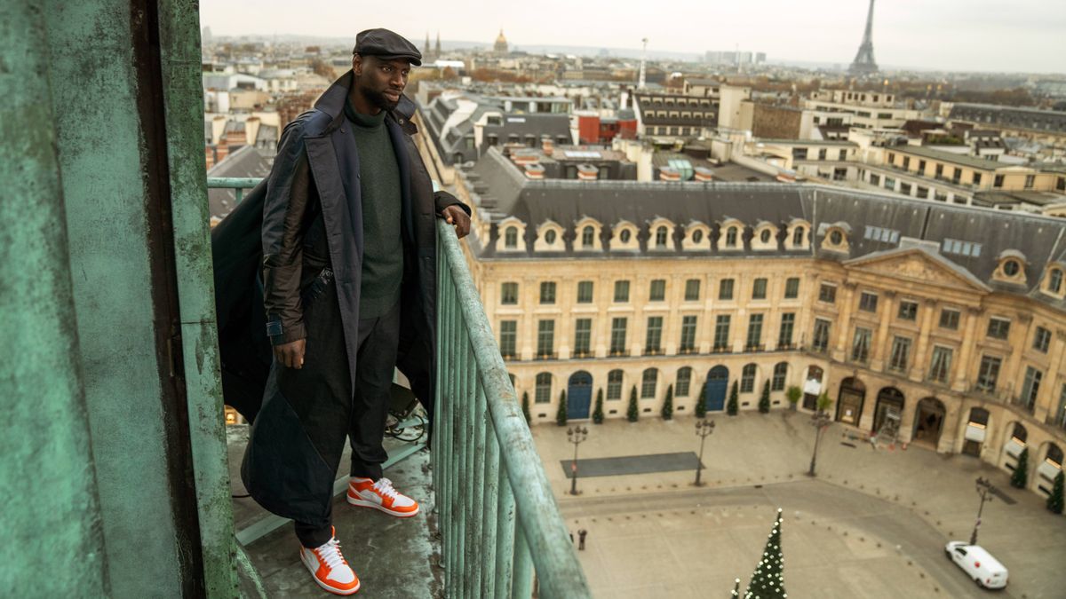 Omar Sy standing on a balcony in Lupin part 3 epsiode 1