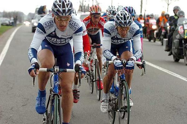 Cancellara and Flecha drive the break