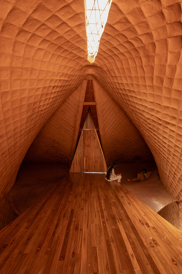 Bridge House by Wallmakers