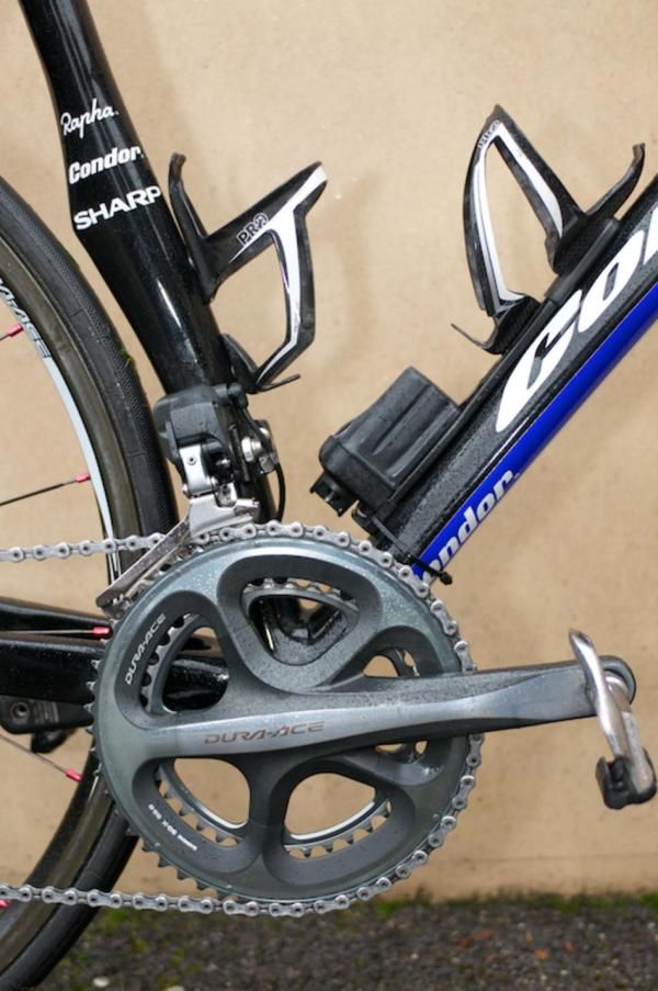 PRO bottle cages surround the Di2 battery mount.