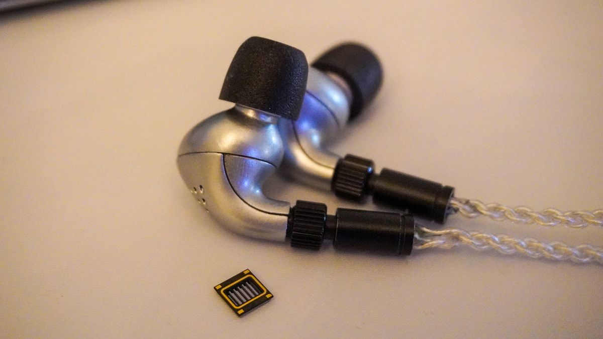 xMEMS ultrasound earbuds