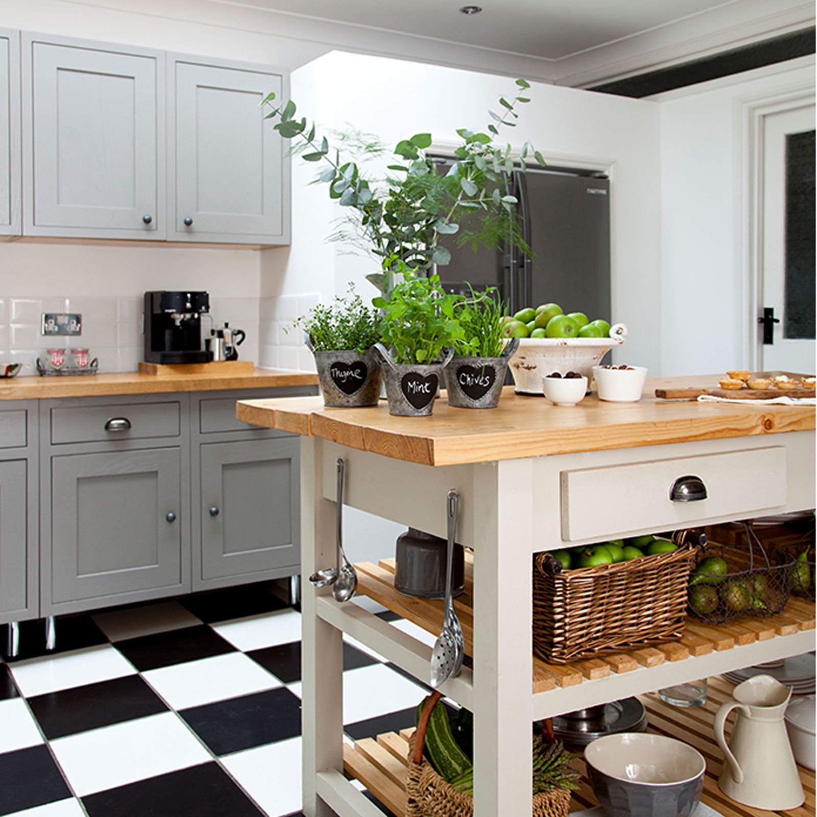 Kitchen island styling ideas and tips: simple ways to style | Ideal Home