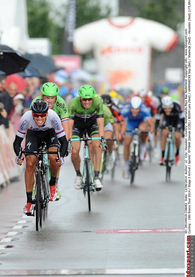 Zdenek Stybar (Omega Pharma-QuickStep) wins stage 2 and takes the race lead