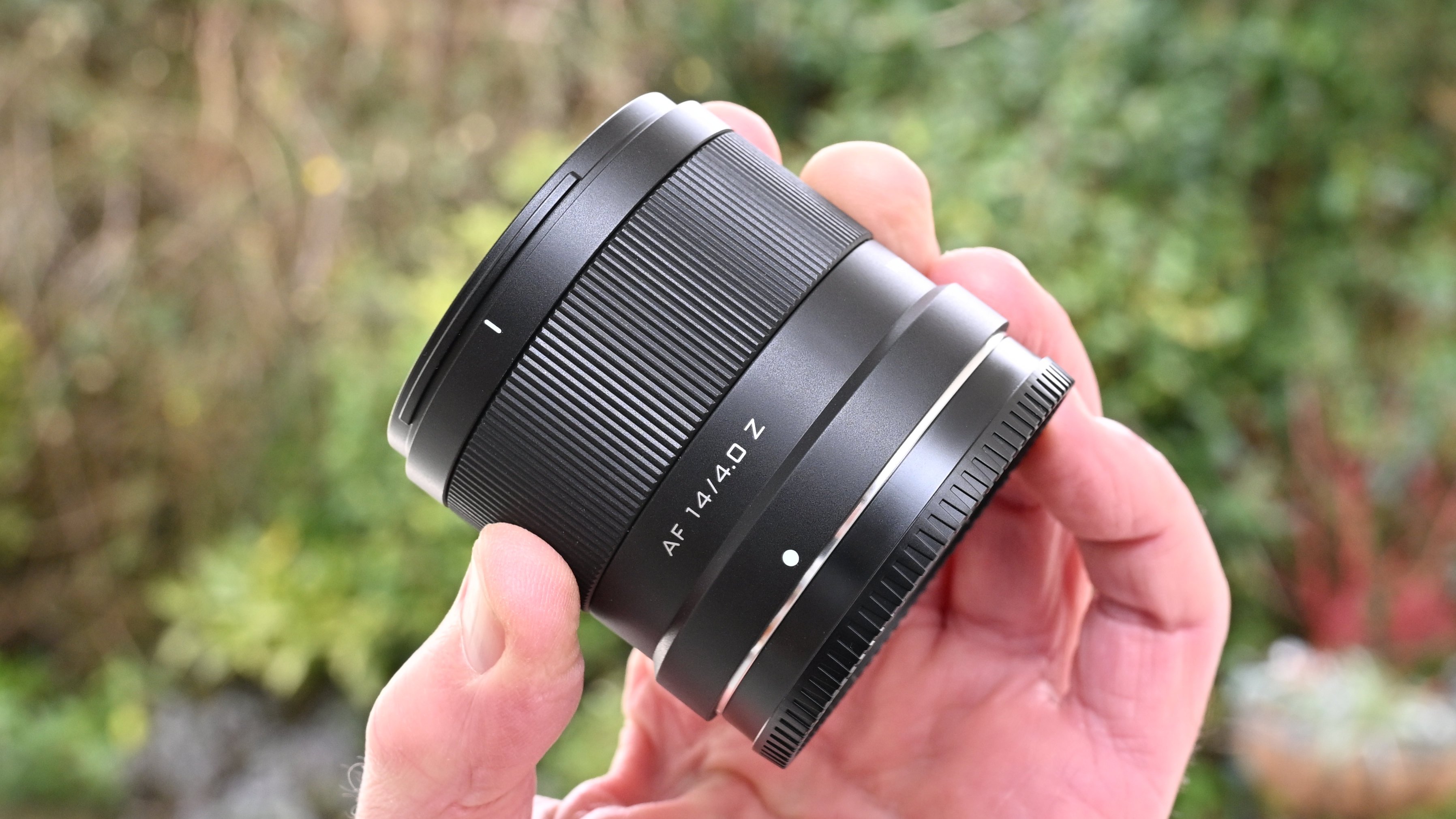 Wide-angle zoom vs prime