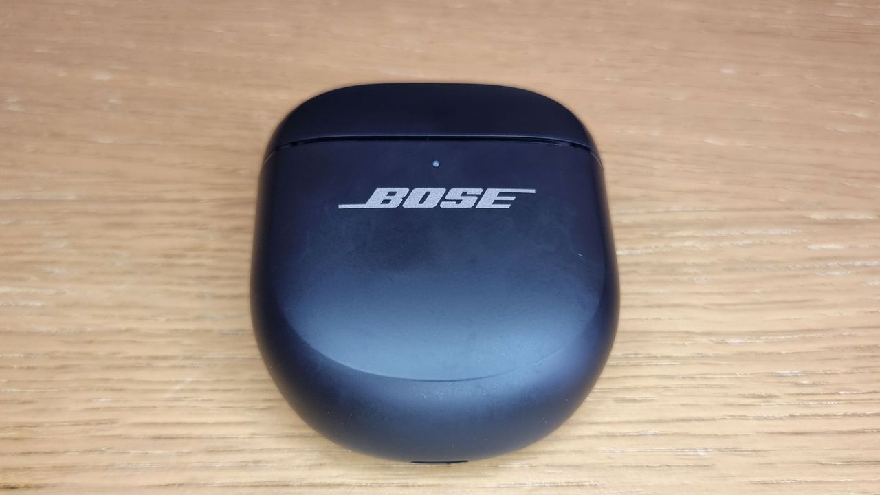 A picture of the charging case for the Bose QuietComfort Ultra (Gen 2) earbuds