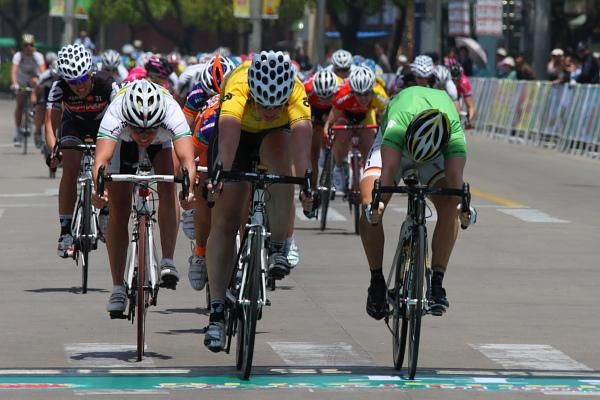 Ina Yoko Teutenberg (HTC - Columbia Women) beats Kirsten Wild (Cerv&eacute;lo TestTeam) in a photo finish to take the final overall classification in the Tour of Chingming Island. Rochelle Gilmore (Australia) finished third.