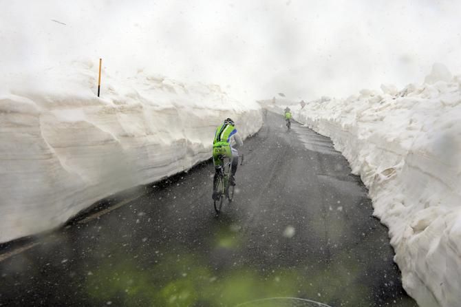 A Cannondale rider makes his way through the snow banks