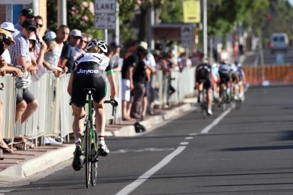 Judith Arndt (GreenEDGE-AIS) could see the bunch in front of her on the short circuit.