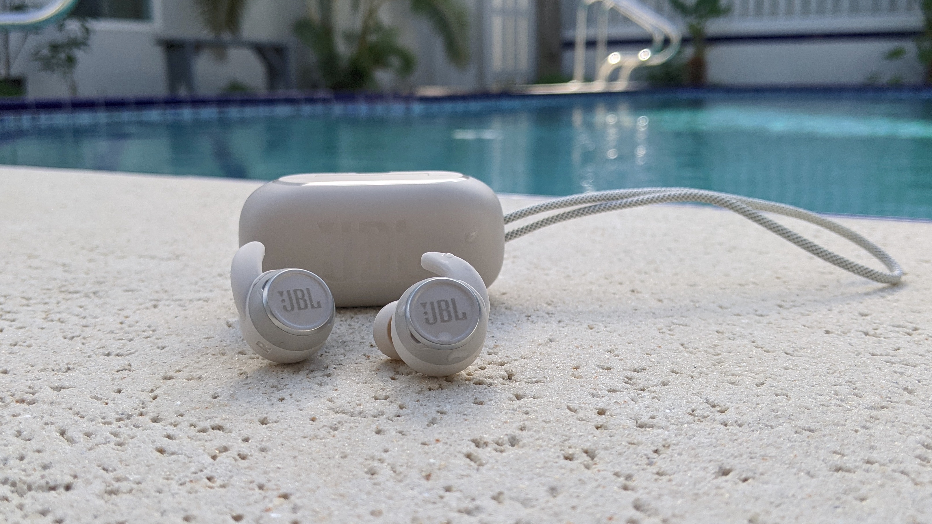 How to pair discount jbl reflect mini 2