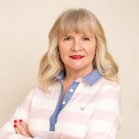 Julie Player's avatar