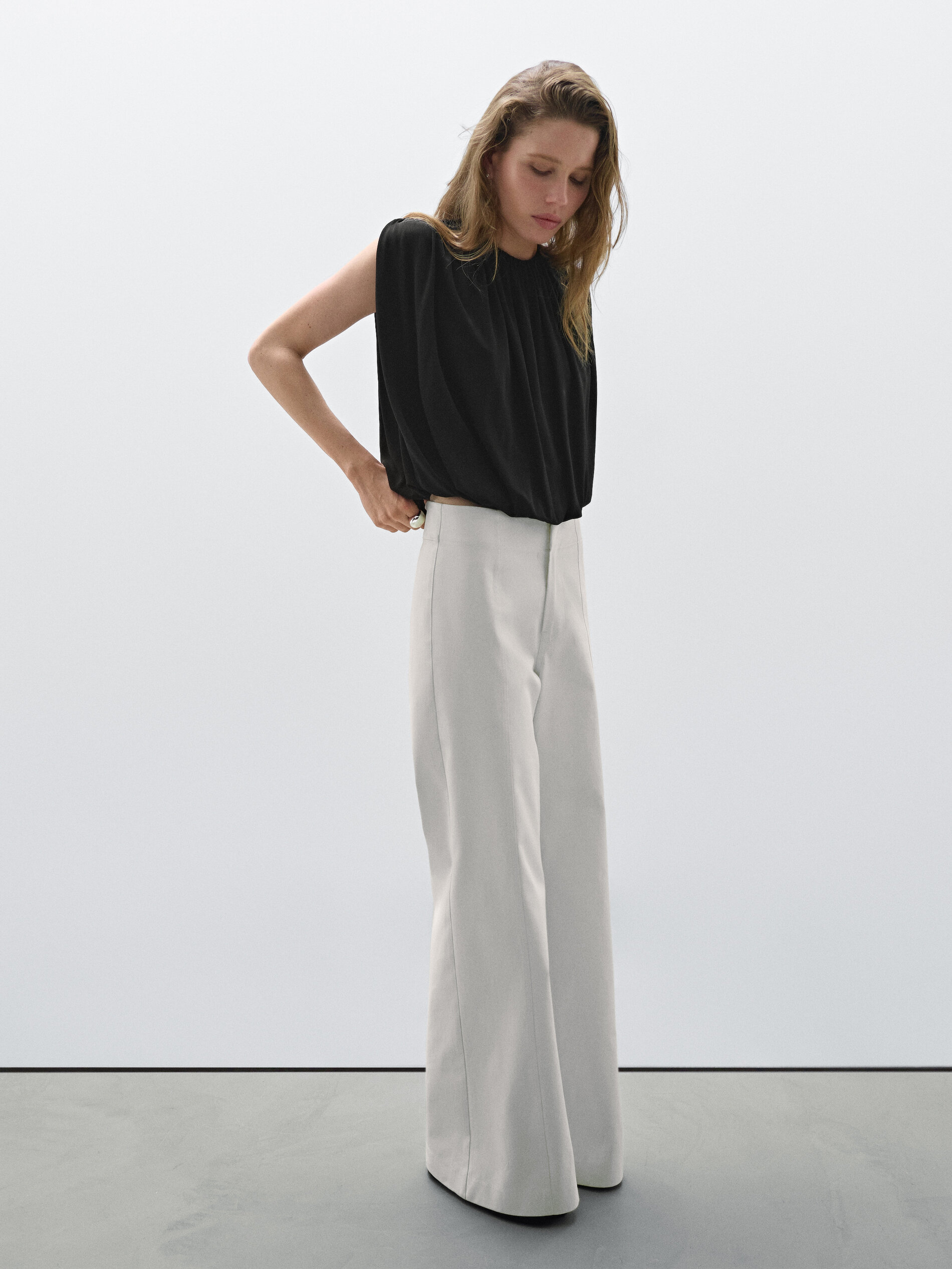 Wide-Leg Trousers With Seam Details - Studio