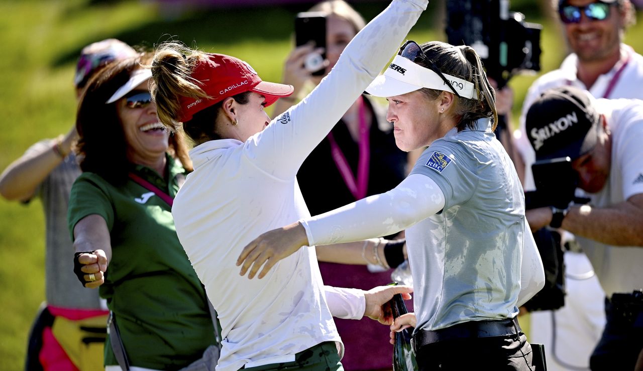 Henderson celebrates her win 