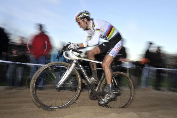 Niels Albert on his way to victory.