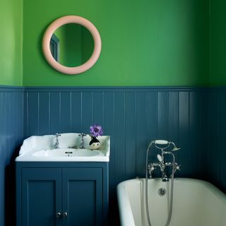 best colour combinations, blue and green bathroom with round mirror, white roll top