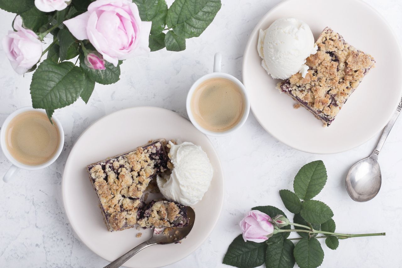 Blueberry crumble cake