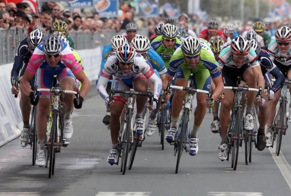 Petacchi's gap shrinks in the final metres